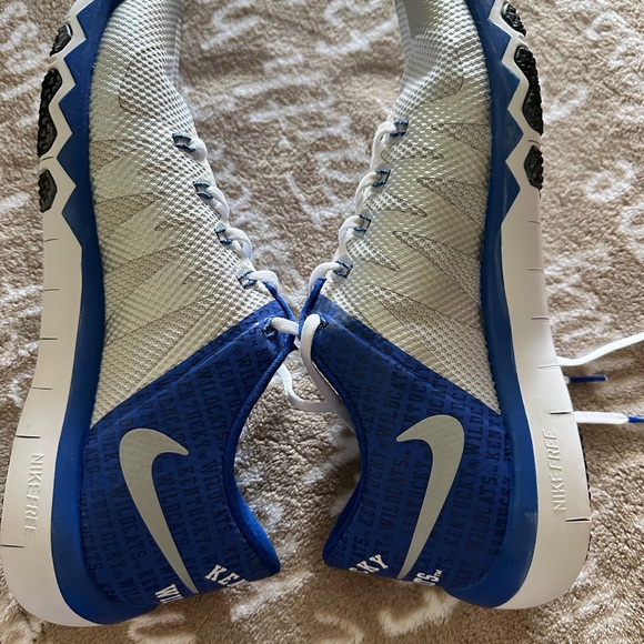 Nike Free Trainer 5.0 Kentucky Wildcats athletic shoe - Picture 4 of 16